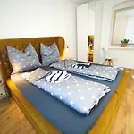 Kunstvoll - Individuelle 4-zimmer Mit Balkon In