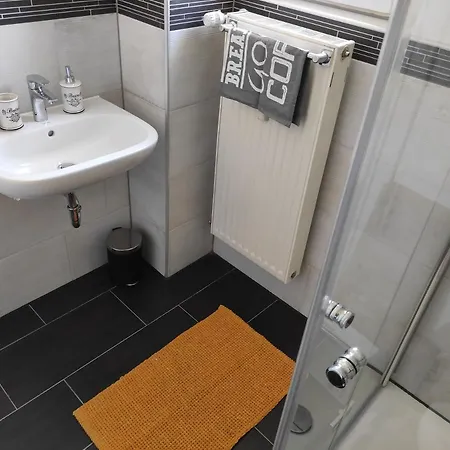 Kunstvoll - Individuelle 4-zimmer Mit Balkon In Appartement Meißen