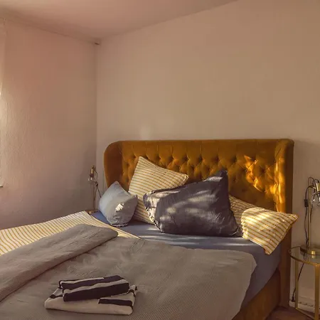 Kunstvoll - Individuelle 4-zimmer Mit Balkon In شقة *