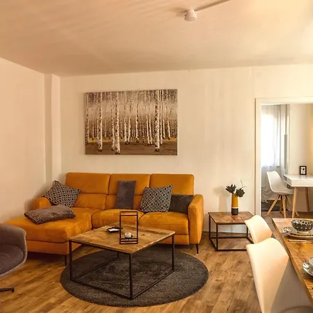 Kunstvoll - Individuelle 4-zimmer Mit Balkon In Apartment