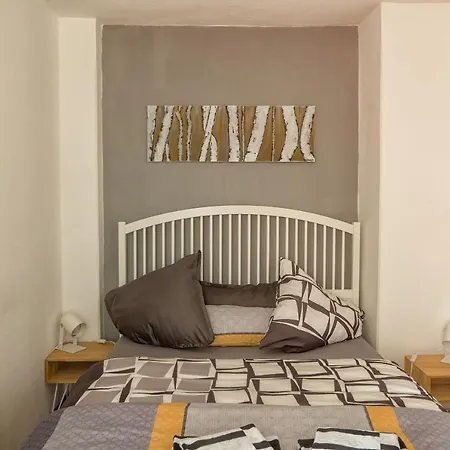 Kunstvoll - Individuelle 4-zimmer Mit Balkon In شقة