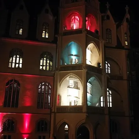 Kunstvoll - Individuelle 4-zimmer Mit Balkon In شقة