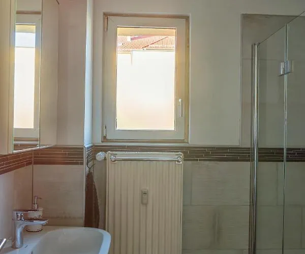 Kunstvoll - Individuelle 4-zimmer Mit Balkon In *